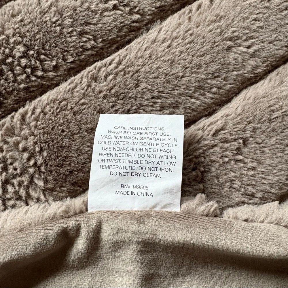 Tommy Bahama Faux Fur Grey Throw Blanket - Picture 4 of 5